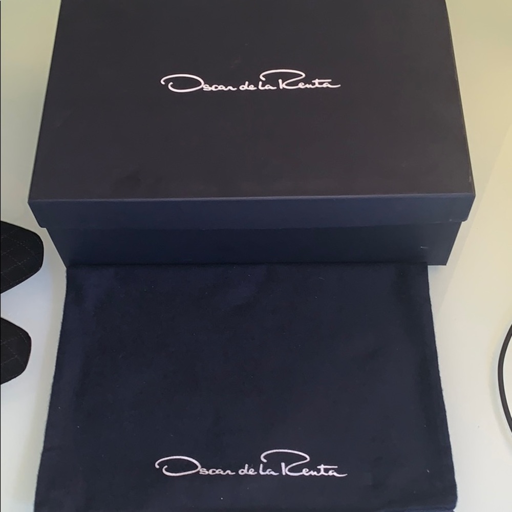Oscar de la Renta Black Lace & Suede Pumps w/Studs - Picture 10 of 10